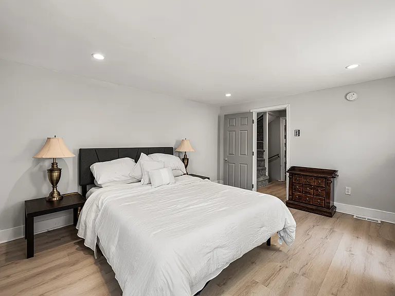 1334 E Hewson St — Photo 10