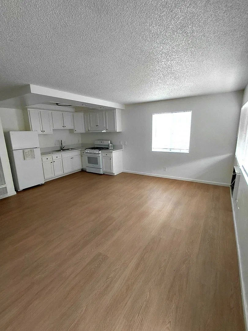 918 Ardmore Ave. — Photo 2