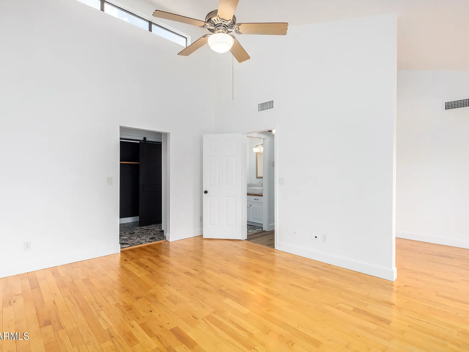 1 bed, 1.0 bath, 1037 sqft, $1,980 — Photo 3