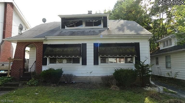 1st image of 125 E Hilton Ave