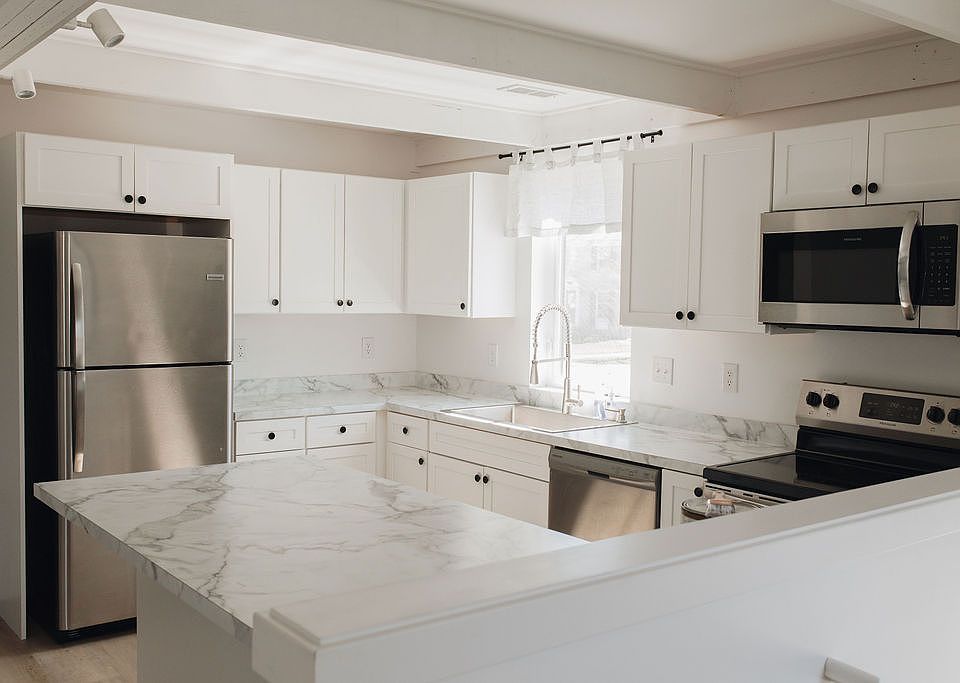 1st image of 173 W 20th St #102