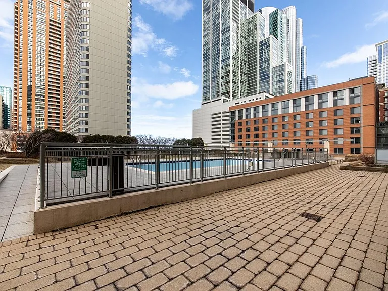 1250 S Michigan Ave #1208 — Photo 15