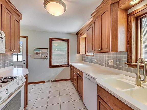 2nd image of 830 N Fernandez Ave #831