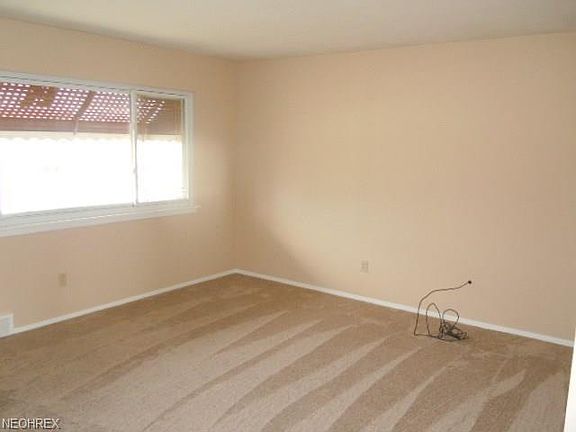 2nd image of 15584 Hocking Blvd