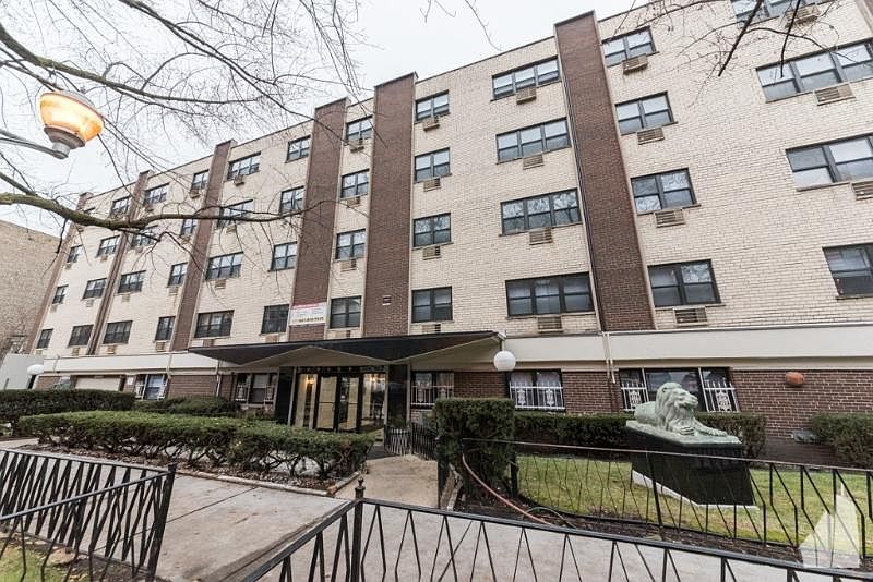 1st image of 450 W Aldine Ave #422