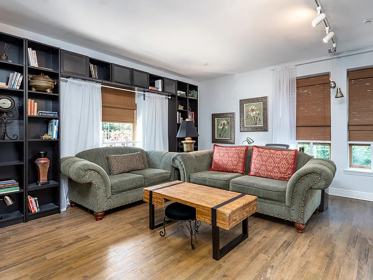 801 W McGee St #25 — Photo 11