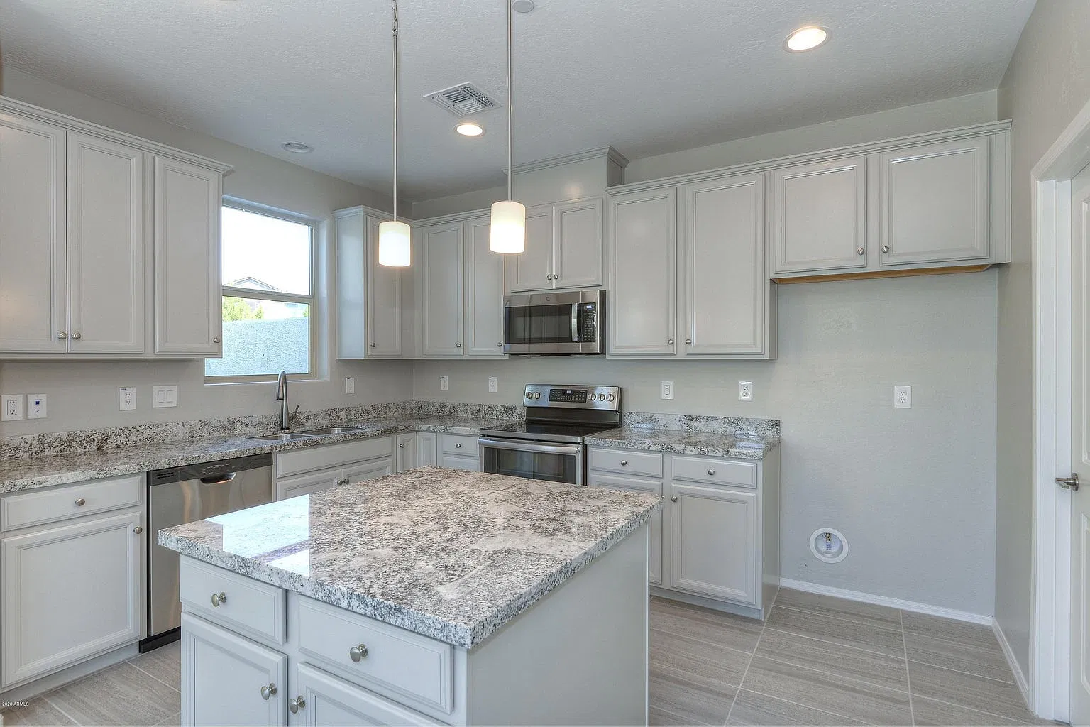 3 bed, 1497 sqft, $2,100 — Photo 4