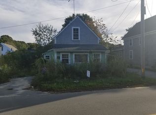24 Wing Rd, Oak Bluffs, MA 02557