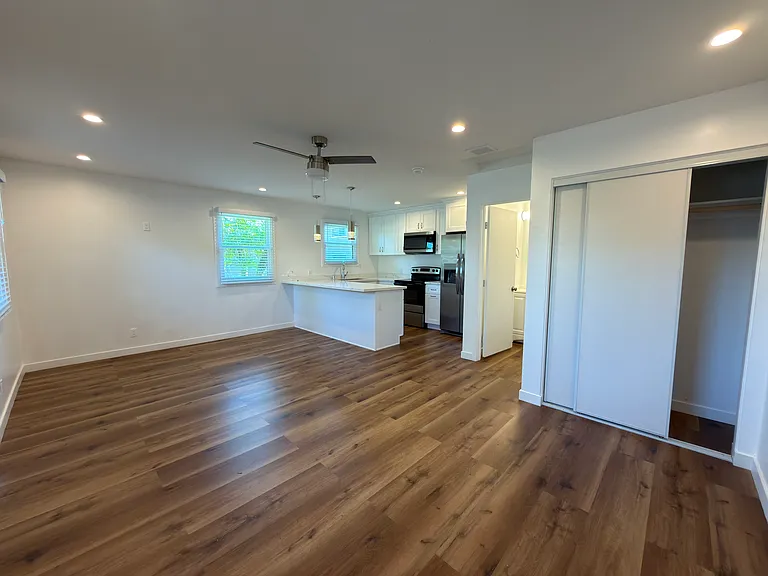 352 S Clark St #352 — Photo 5