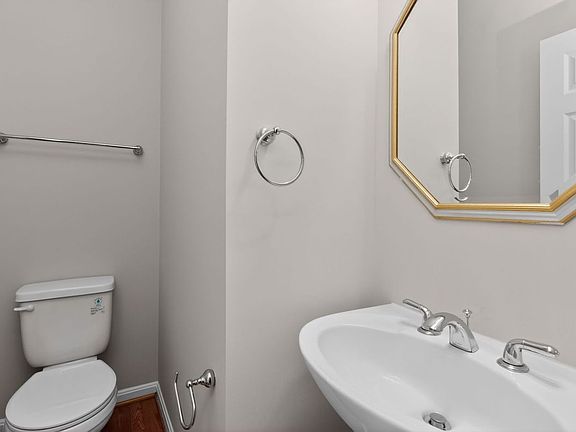 5th image of 207 Chesterbrook Ct