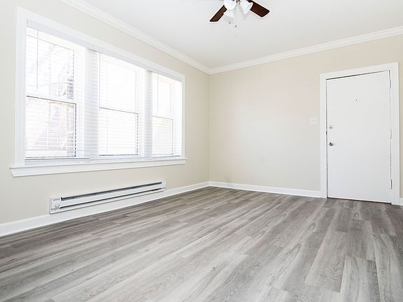 3rd image of 638 W Roscoe St #3N