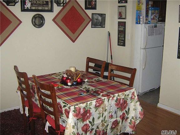 3rd image of 192 Hill Cir