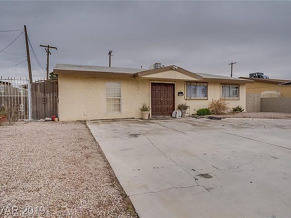 3rd image of 3722 E Carey Ave