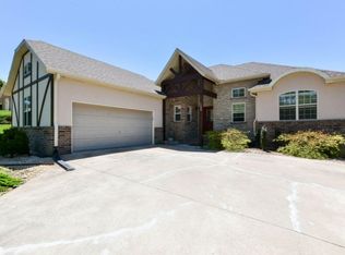1328 Silveroaks Dr, Branson West, MO 65737