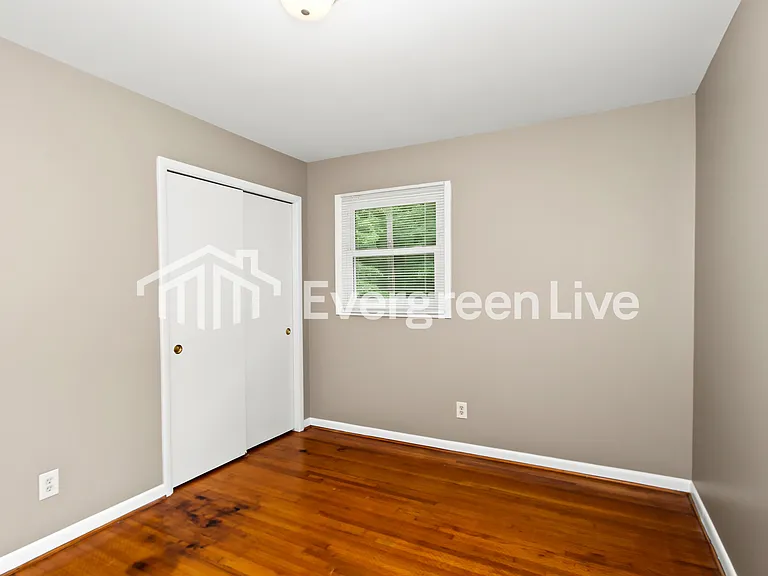 421 Westwood Ave — Photo 2