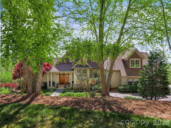 457 Coopers Hawk Dr, Asheville, NC 28803