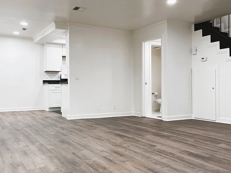 515 S Hobart Blvd #9 — Photo 12
