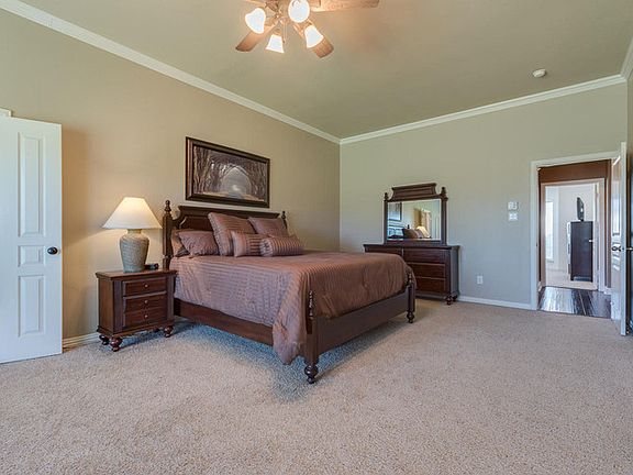 4th image of 10460 Bradley Cir