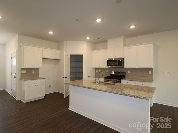 2nd image of 3230 Lilac Grove Dr