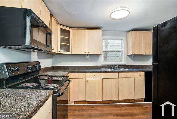 1st image of 215 Ollie St NW