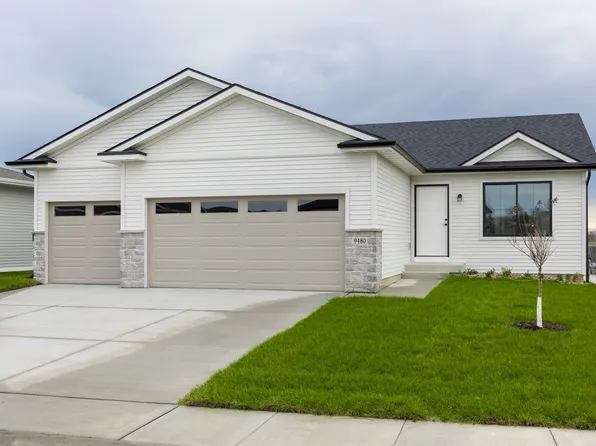 9480 Modena Ln, West Des Moines, IA 50266