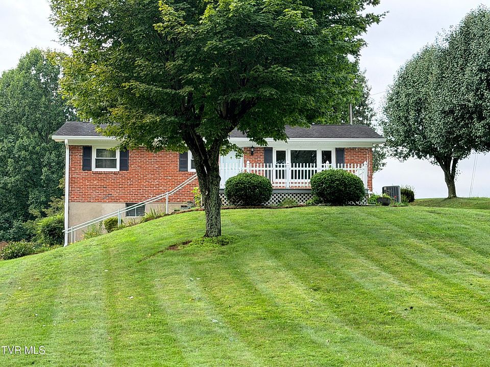 1st image of 683 Vickars Rd