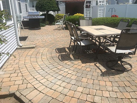 5th image of 46 Crown Cir