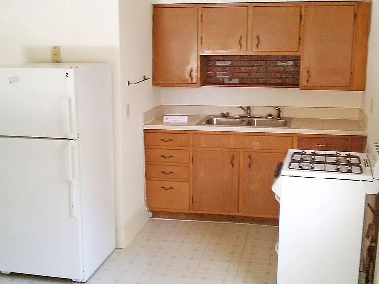 402 W Clark St — Photo 21