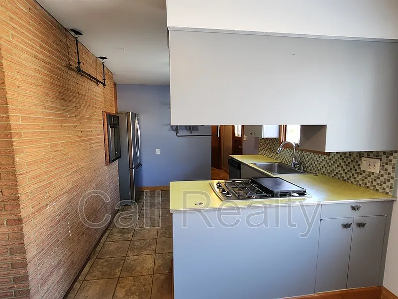 4 bed, 1.5 bath, 2316 sqft, $2,400 — Photo 4