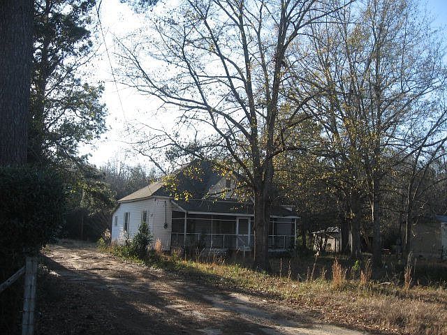 2nd image of 210 Haigler St