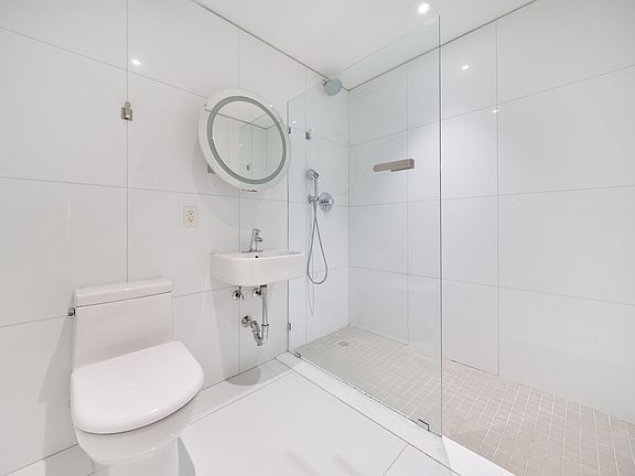 5th image of 329 Pleasant Ave #1P