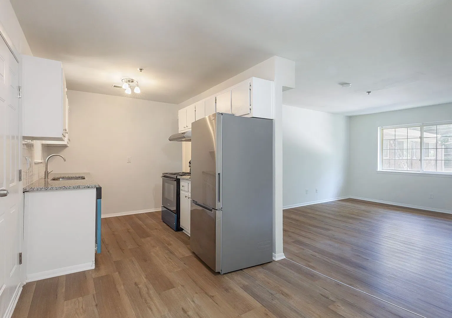 Fully Renovated 1/1 Unit Minutes From Life University and Chattahoochee Tech! — Photo 2