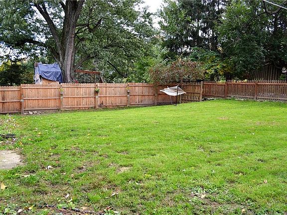 4th image of 916 Beverly Dr