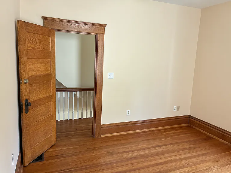 54 Morris Ave — Photo 48