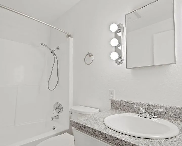 Park Ridge Apartments — Photo 67