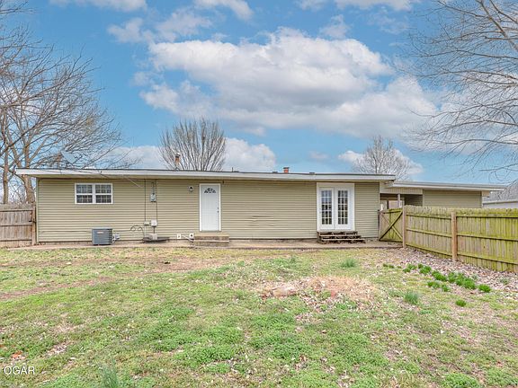 4th image of 1610 S Saint Louis Ave