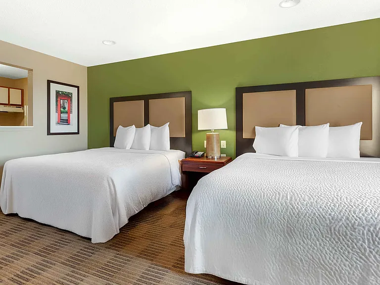 Deluxe Studio - 2 Queen Beds