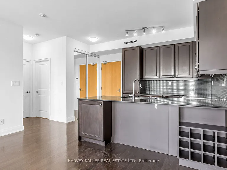 1 Bedford Rd #421 — Photo 10