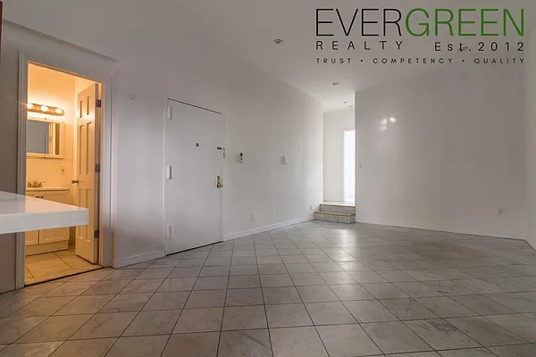 Rented by Evergreen Apartments BK | media 66