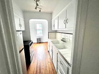 Rented by Zikos Realty Services