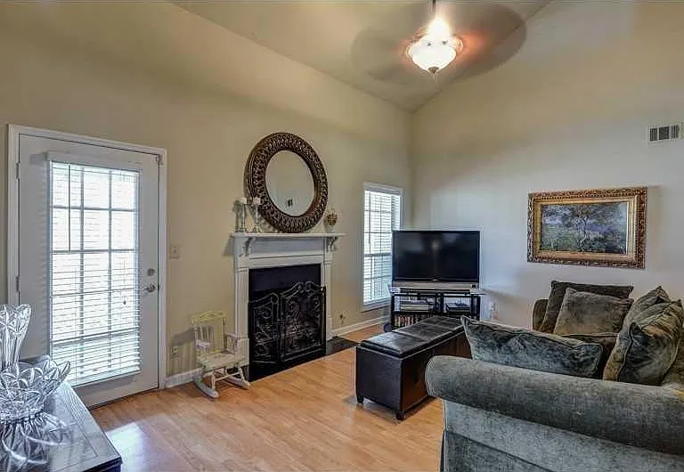 4101 Riverlook Pkwy SE #101 — Photo 1