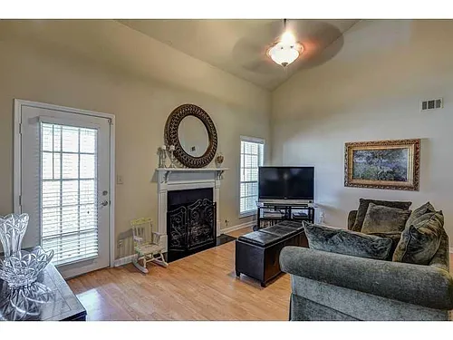 4101 Riverlook Pkwy SE #101 Photo 1
