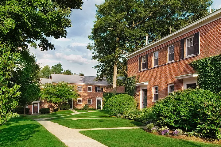 Hancock Village — Photo 14