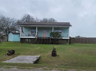 52 Anchor Ln, Seadrift, TX 77983