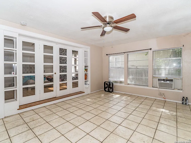 538 W Elsmere Pl — Photo 10