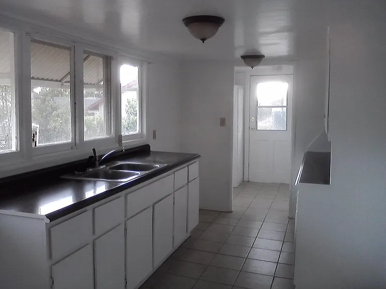 1308 W Fern Dr — Photo 2