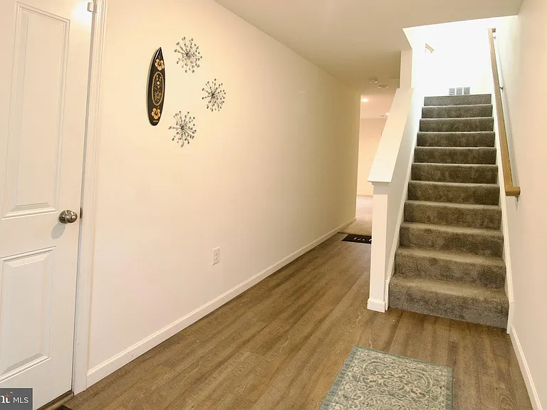 633 Keswick Ct — Photo 12