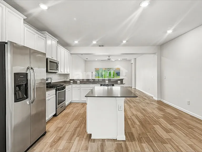 226 Athens Dr — Photo 3