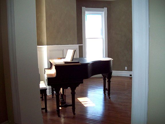 4th image of 1028 N Flora Ave