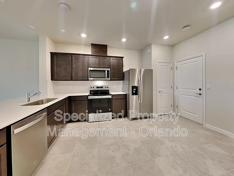 3 bed, 2.5 bath, 1699 sqft, $2,275 — Photo 3